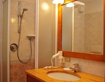 Residence Marisol Camere & Appartamenti - Mezzana Centre المظهر الخارجي الصورة