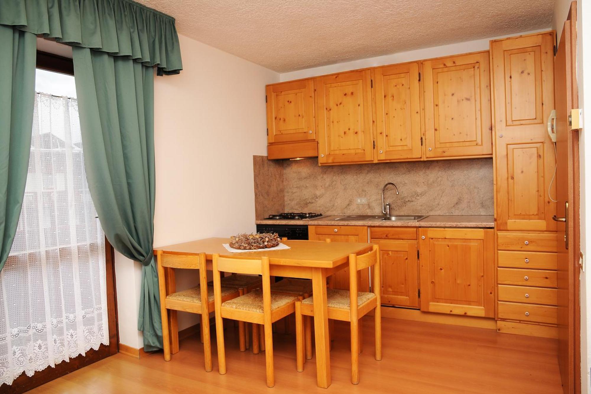 Residence Marisol Camere & Appartamenti - Mezzana Centre المظهر الخارجي الصورة