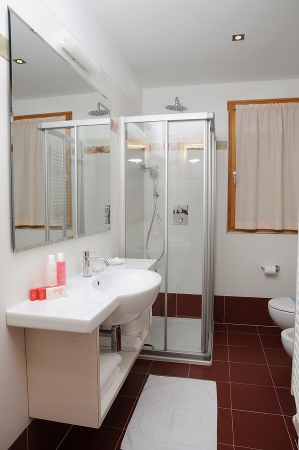 Residence Marisol Camere & Appartamenti - Mezzana Centre المظهر الخارجي الصورة