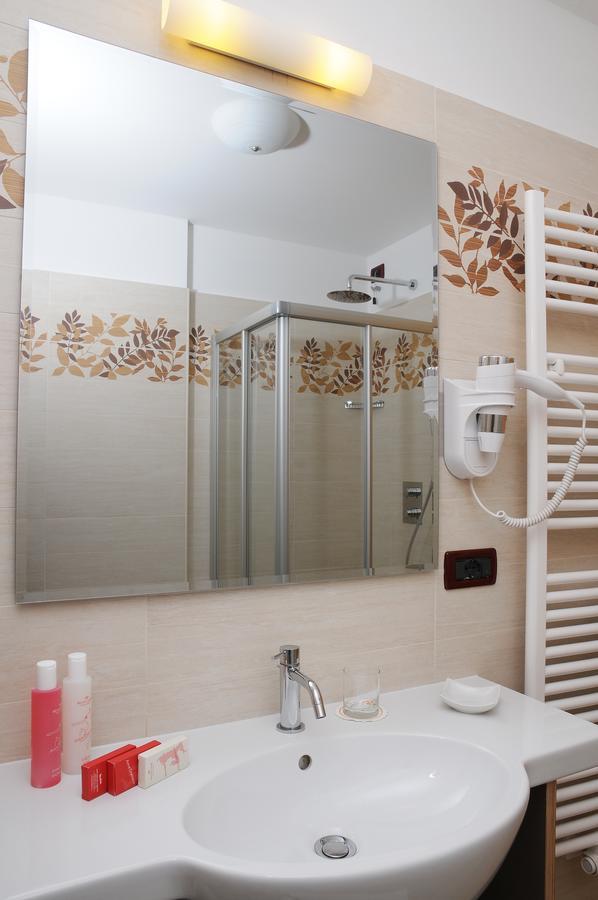 Residence Marisol Camere & Appartamenti - Mezzana Centre المظهر الخارجي الصورة